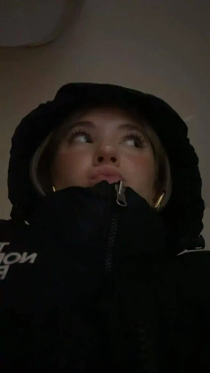 ai character: Jessica  background