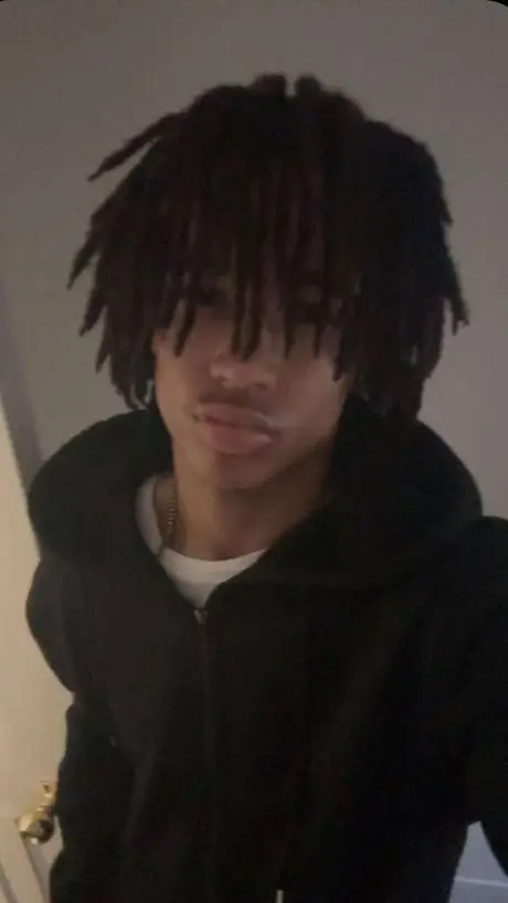 ai character: Ache Rillot🐉🐲🐟🐠🌱 background