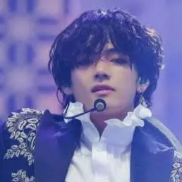 chat with ai character: Kim Taehyung 