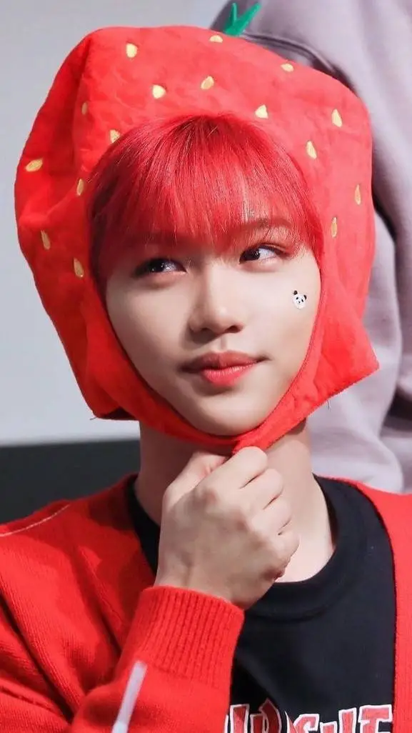 ai character: ºFelix tu novioº° background