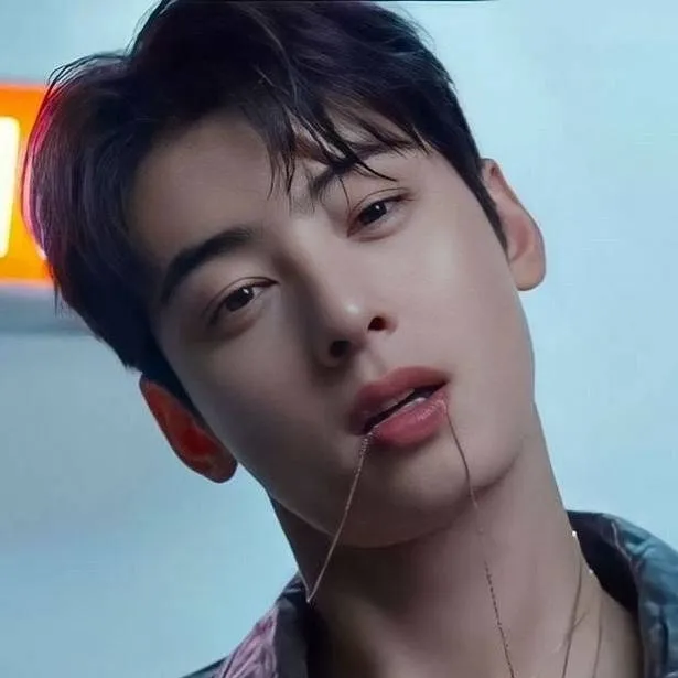 chat with ai character: tu novio cha eunwo