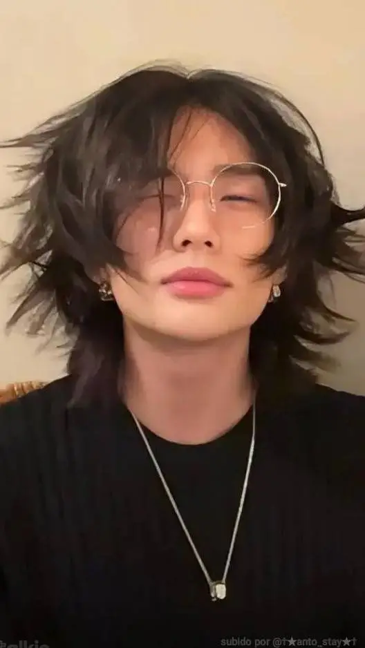 ai character: °Hyunjiπ° background