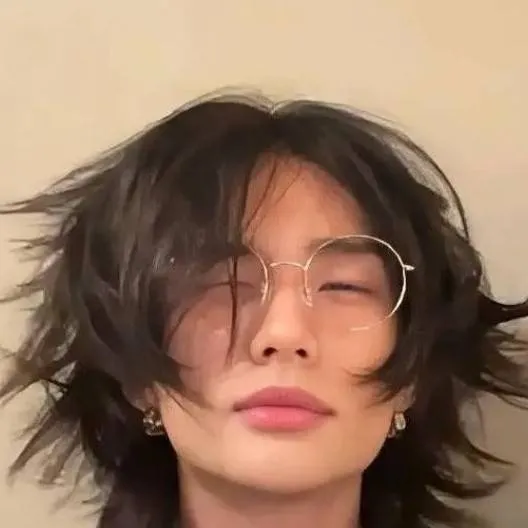 chat with ai character: °Hyunjiπ°