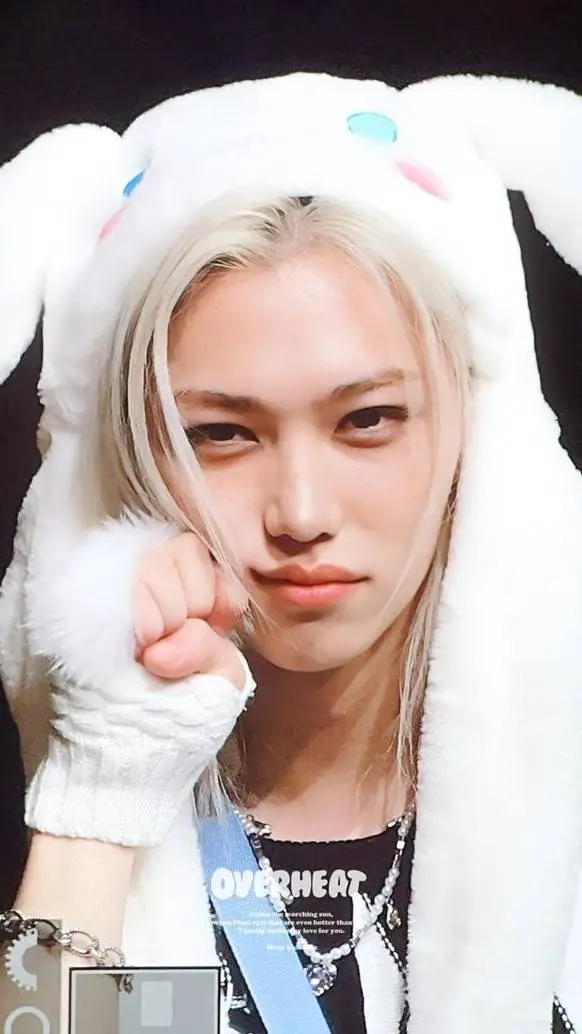 ai character: ~Felix~ background