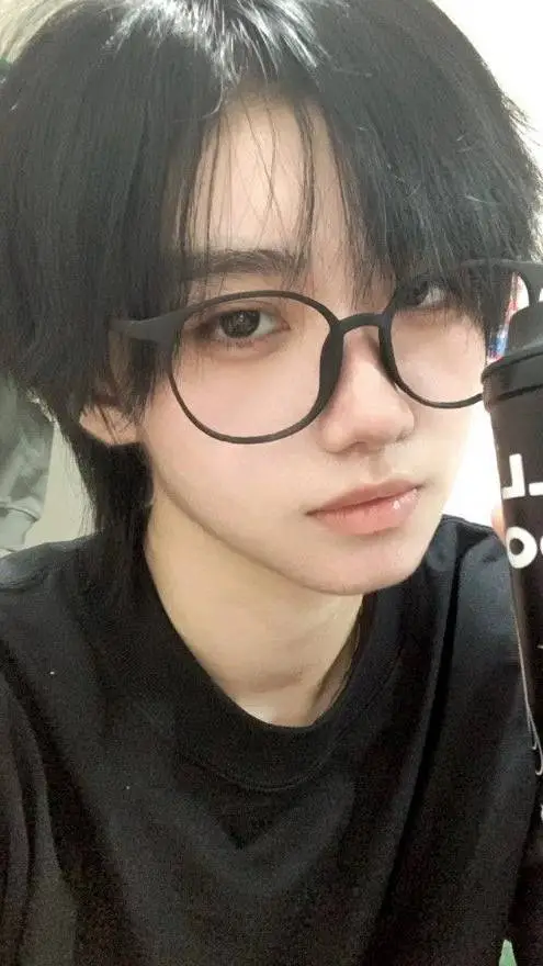 ai character: ~Hiroto~ background