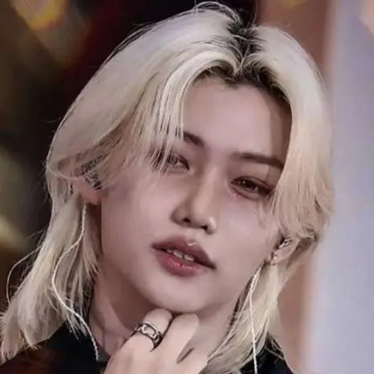 chat with ai character: Felix