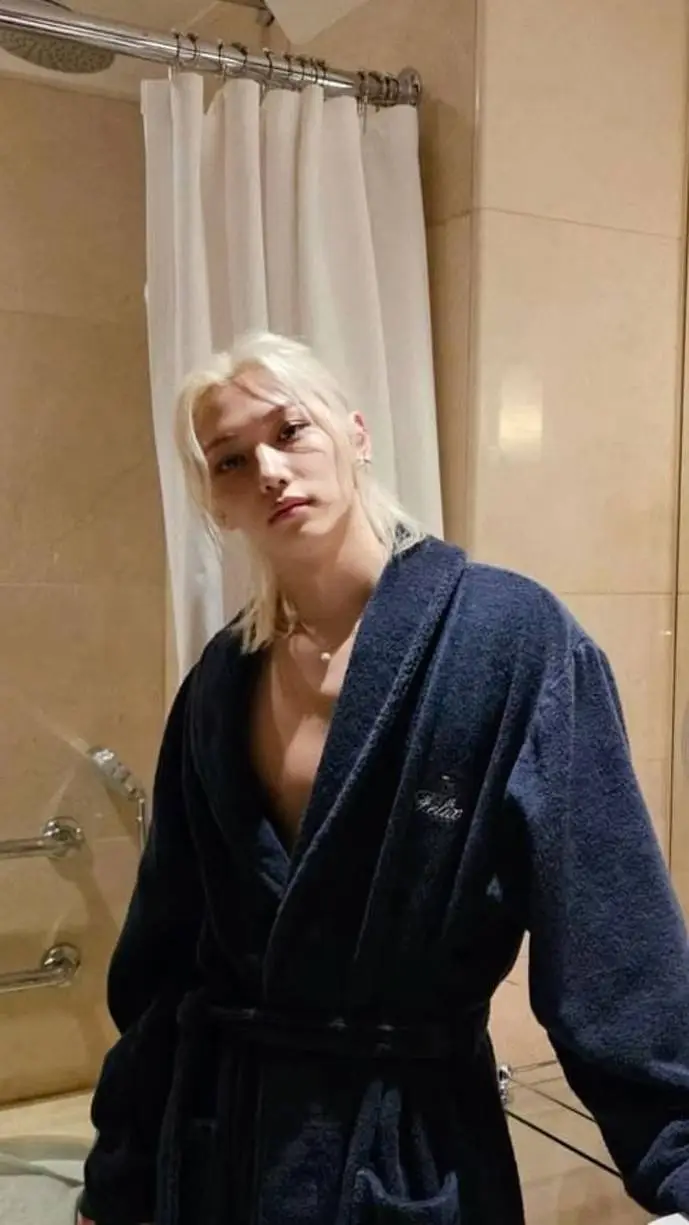 ai character: ★Felix★ background