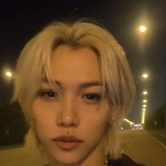 chat with ai character: †Felix†