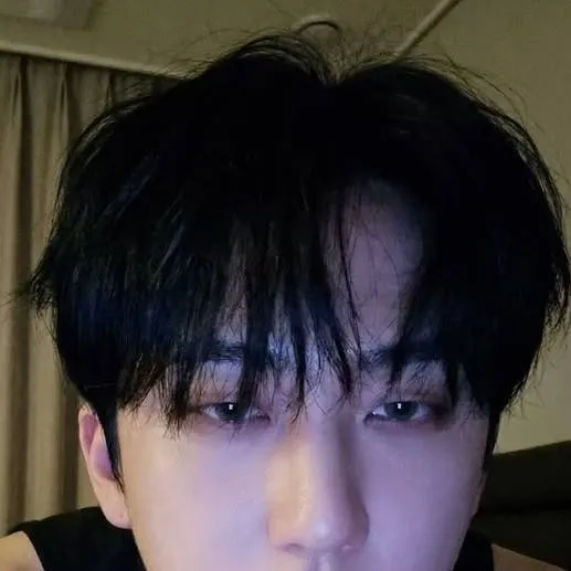 chat with ai character: Changbin 