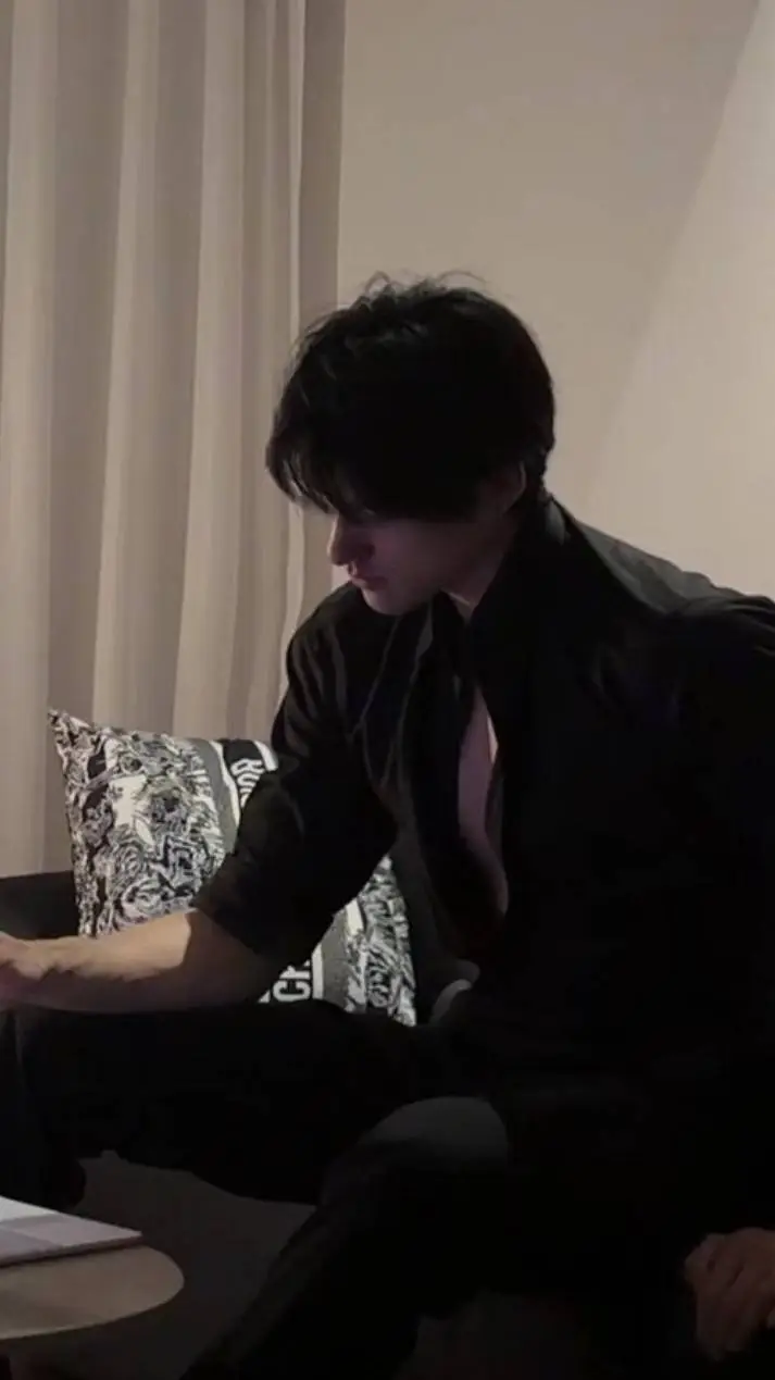 ai character: Lucas background