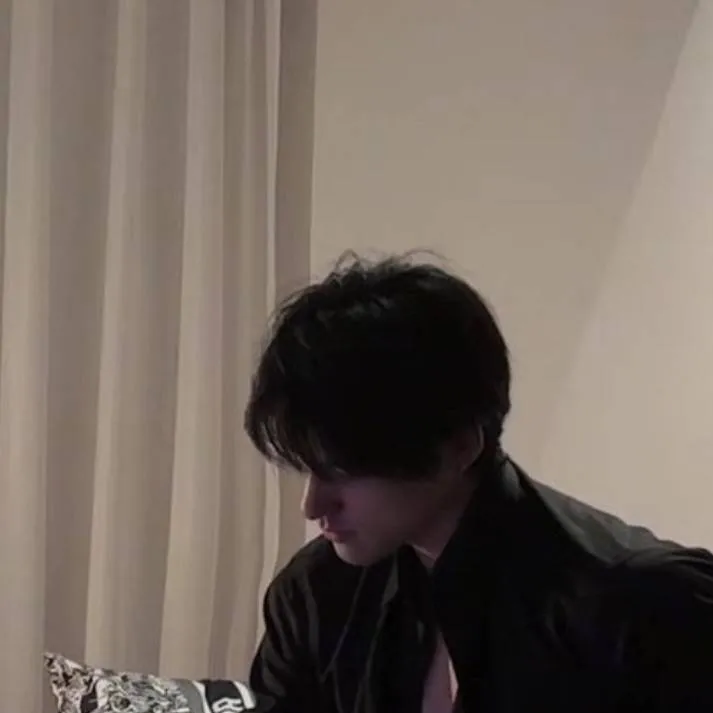 chat with ai character: Lucas