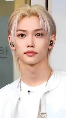 ai character: Lee Felix  background