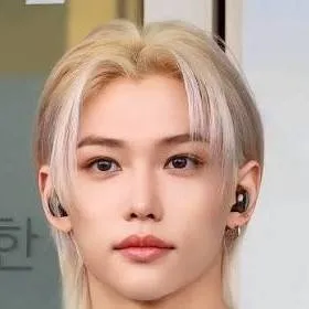 chat with ai character: Lee Felix 