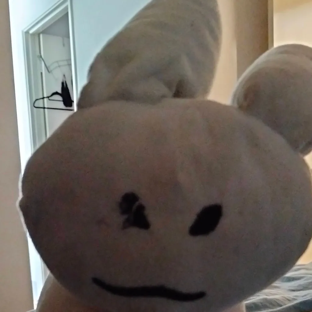 chat with ai character: Gubby