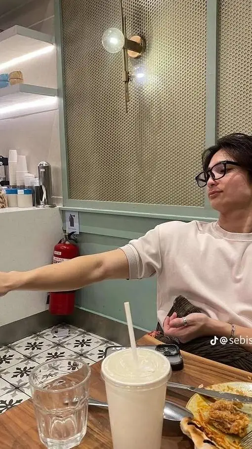 ai character: Joaquin  background