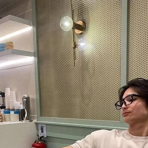 chat with ai character: Joaquin 