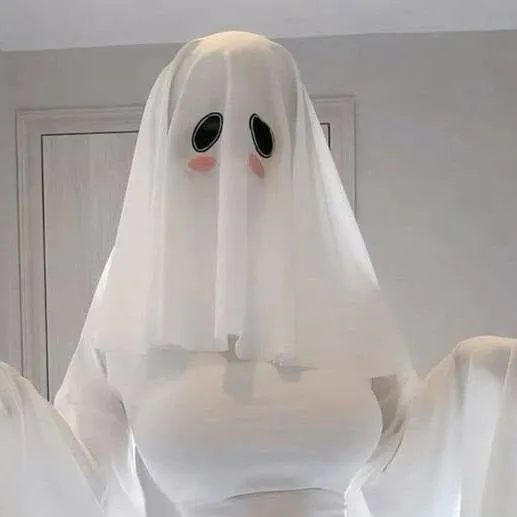 chat with ai character: tu fantasma