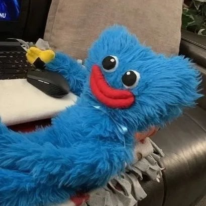 chat with ai character: Huggy 