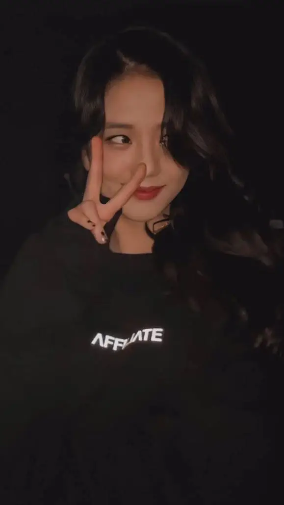 ai character: 🪐Kim Jisoo🪐 background