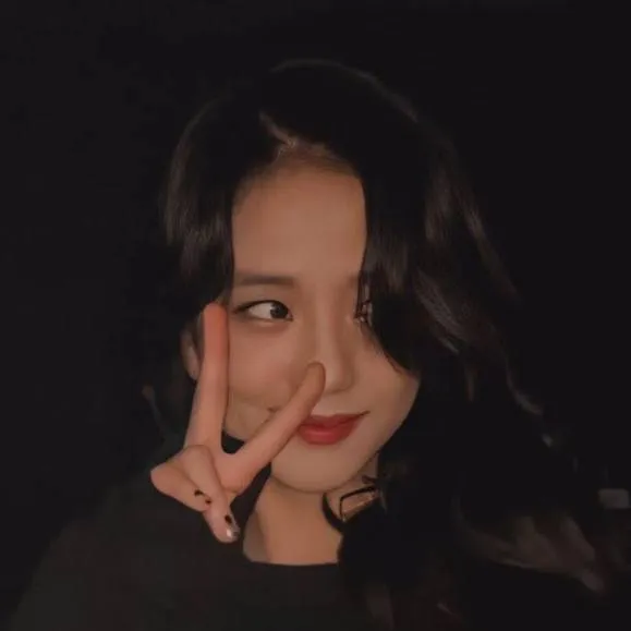 chat with ai character: 🪐Kim Jisoo🪐