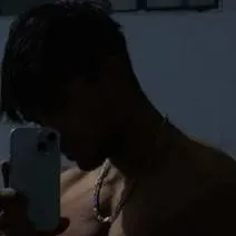 chat with ai character: Ji-Hoon