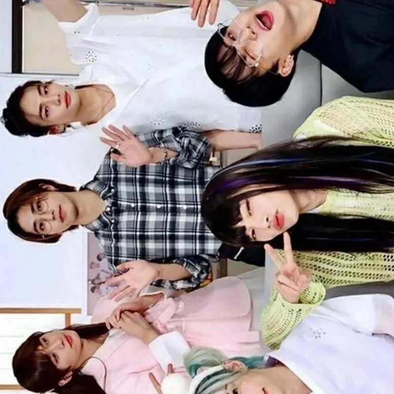 chat with ai character: StrayKids petstore