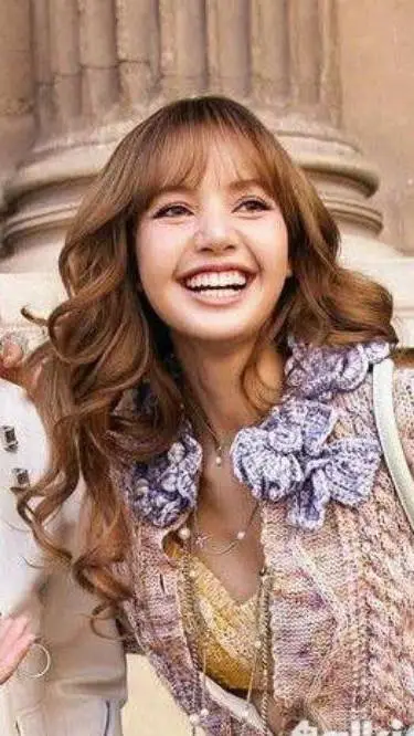 ai character: Lisa  background