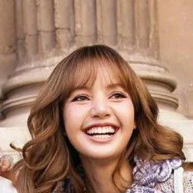 chat with ai character: Lisa 