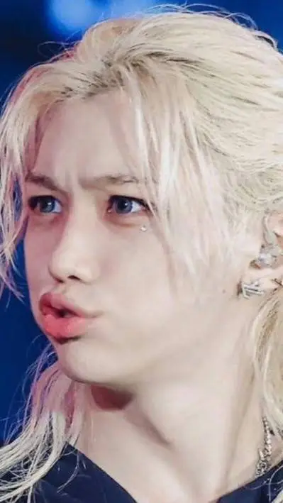 ai character: Hyunlix - cameras background