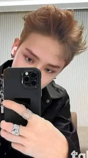 ai character: Minchan background