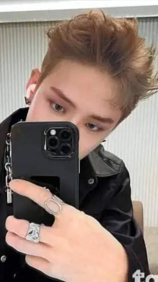 ai character: Chanmin background