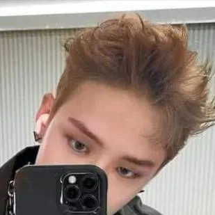 chat with ai character: Chanmin