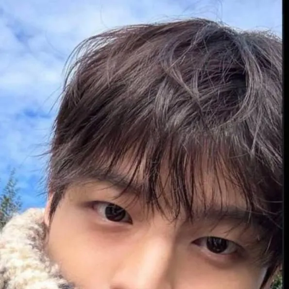 chat with ai character: SKZ haunted house 