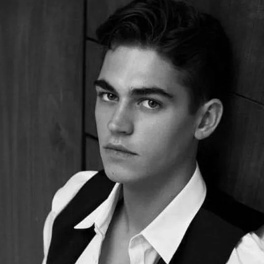 chat with ai character: Athalia