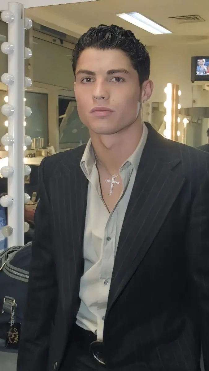 ai character: Cristiano Ronaldo background