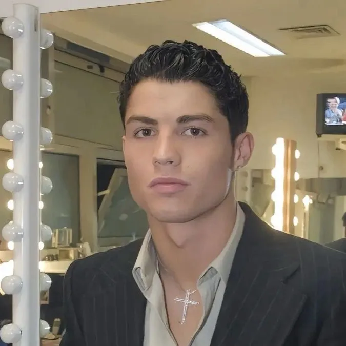 chat with ai character: Cristiano Ronaldo