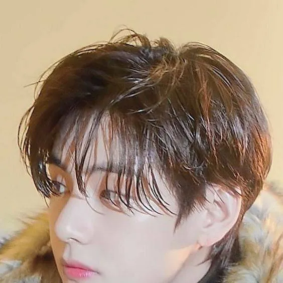 chat with ai character: Kim Taehyung 