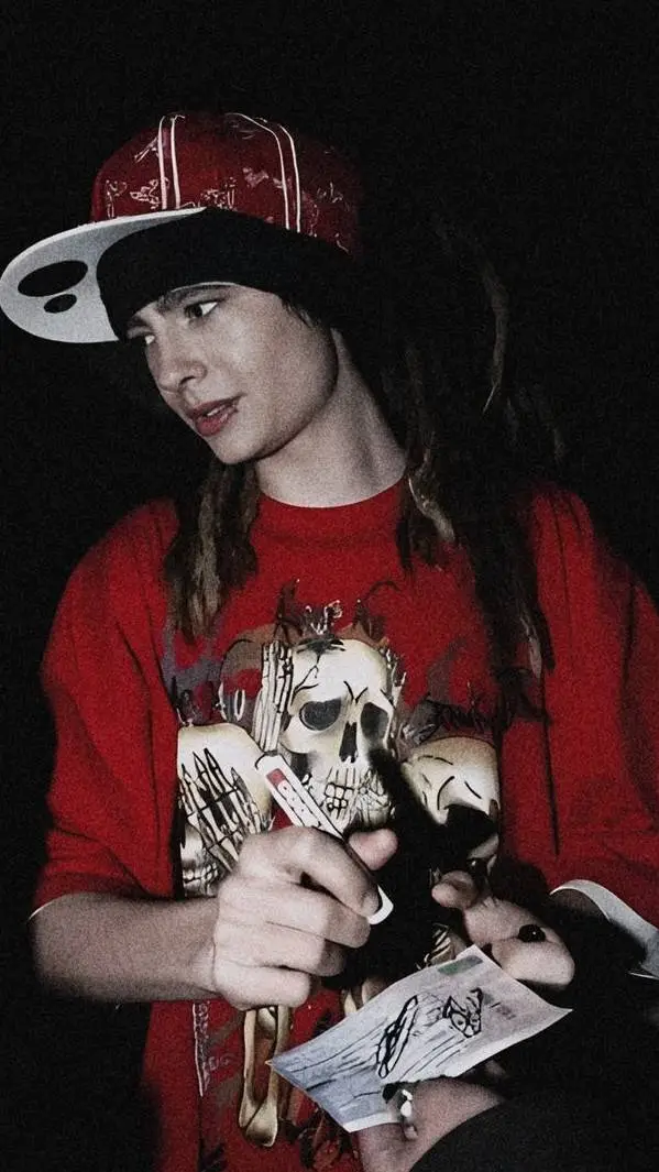 ai character: Tom Kaulitz background