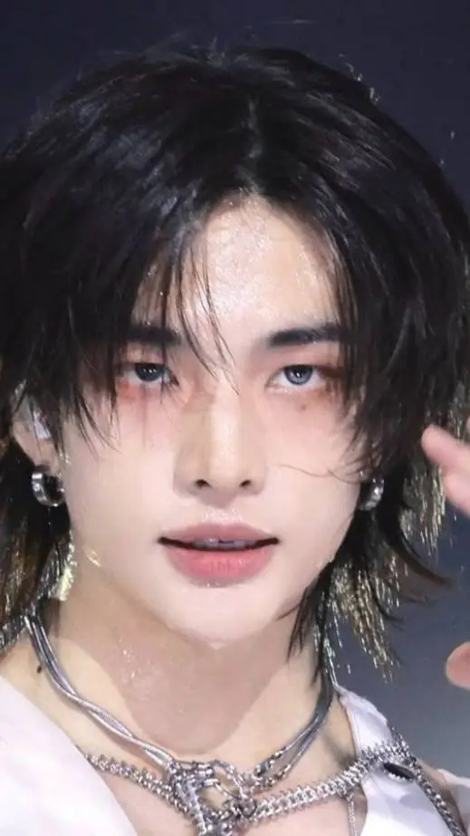 ai character: hyunjin  background