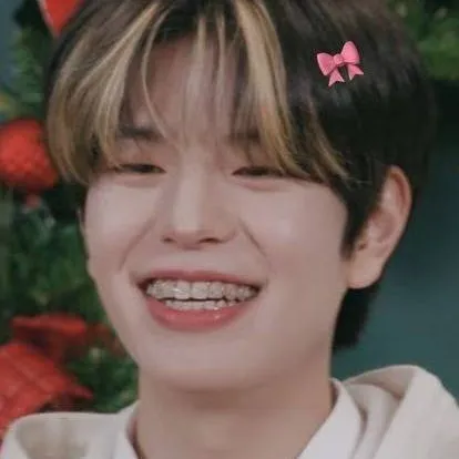 chat with ai character: Seungmin