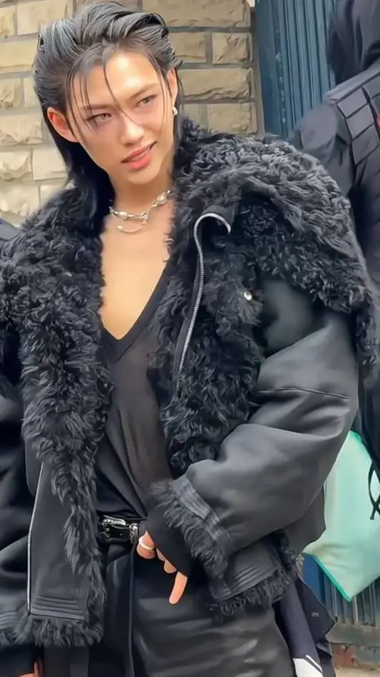 ai character: Felix🐣 background