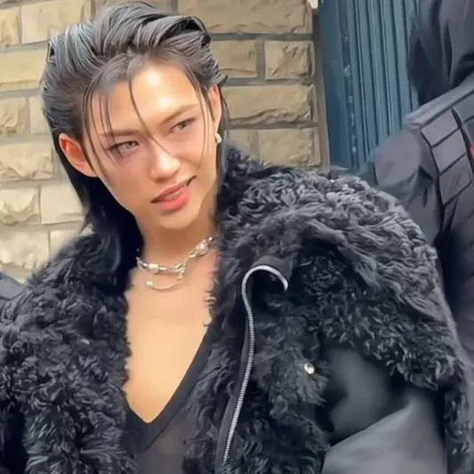 chat with ai character: Felix🐣