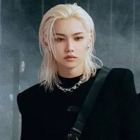 chat with ai character: Felix lee