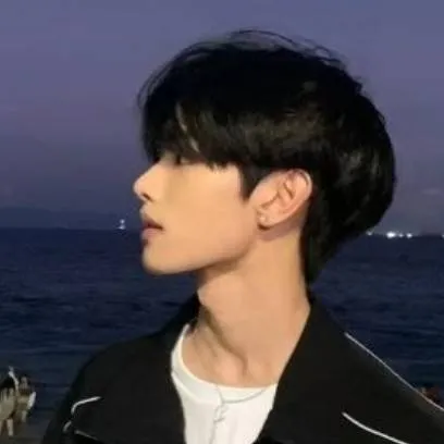 chat with ai character: Freand🖤