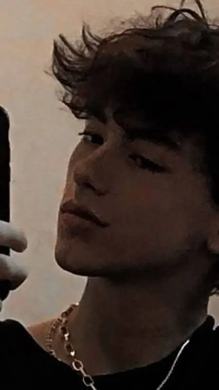 ai character: Boyfreand⬜🖤 background