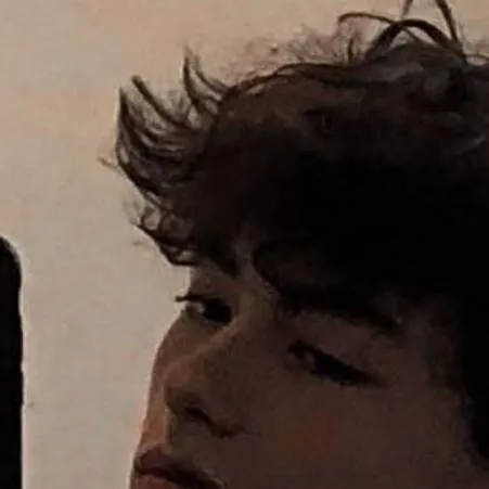 chat with ai character: Boyfreand⬜🖤