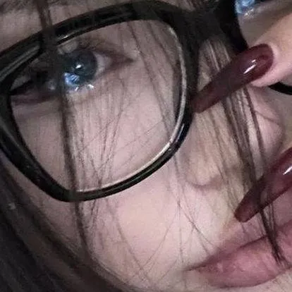 chat with ai character: Mia✨🖤