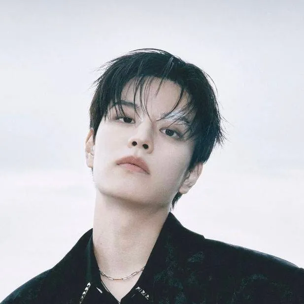 chat with ai character: ༺ღ༒ Seungmin ༒ღ༻