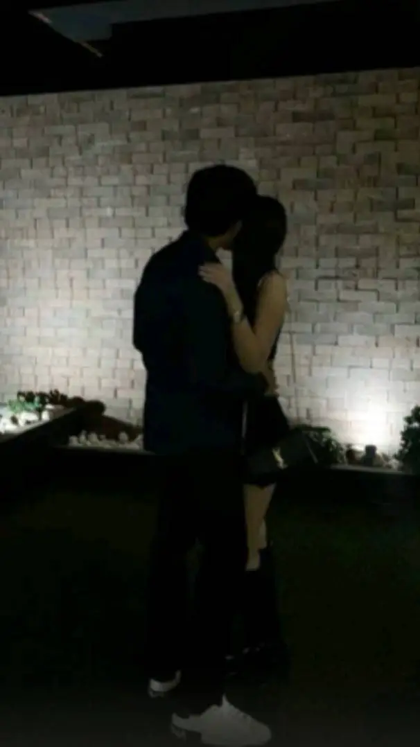 ai character: Sebastián  background