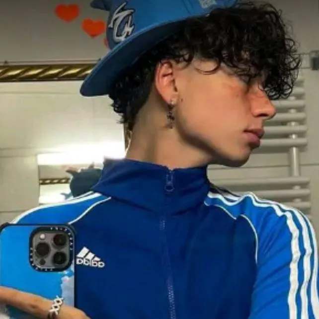 chat with ai character: Sebastián 